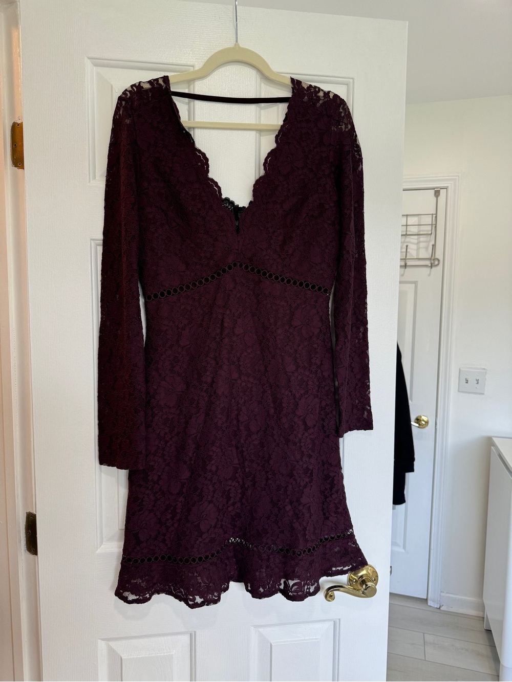 Authentic Express Women's Lace Long-Sleeve V-Neck Dress - Burgundy